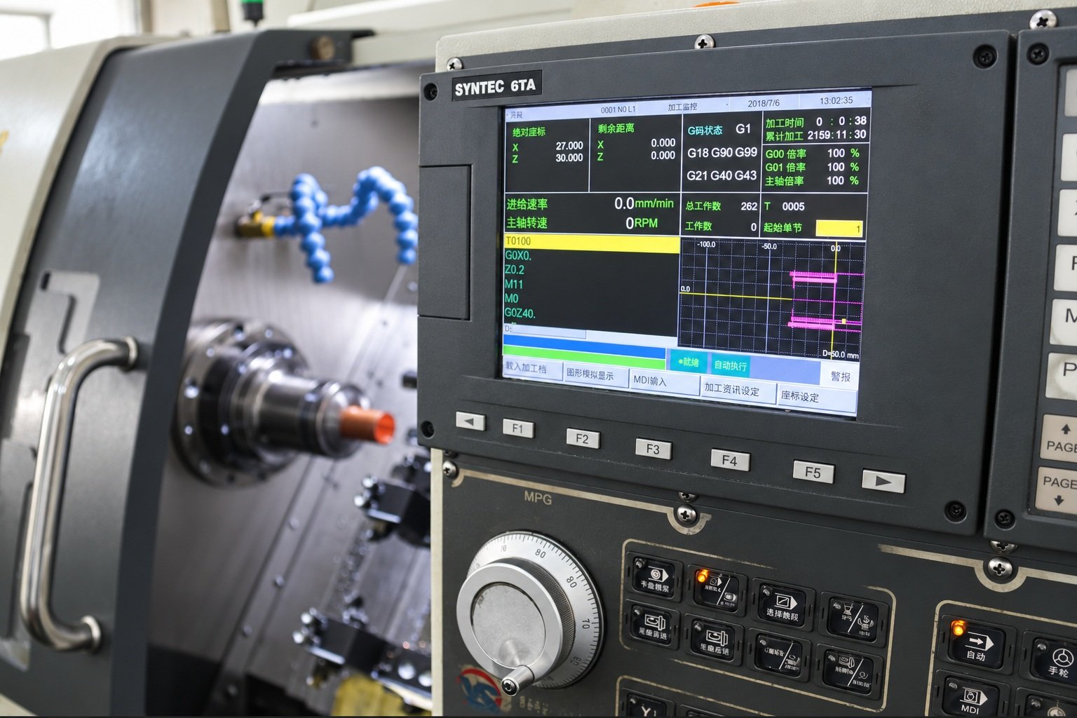 آلة الخراطة CNC ولوحة التحكم الفعلية للشركة