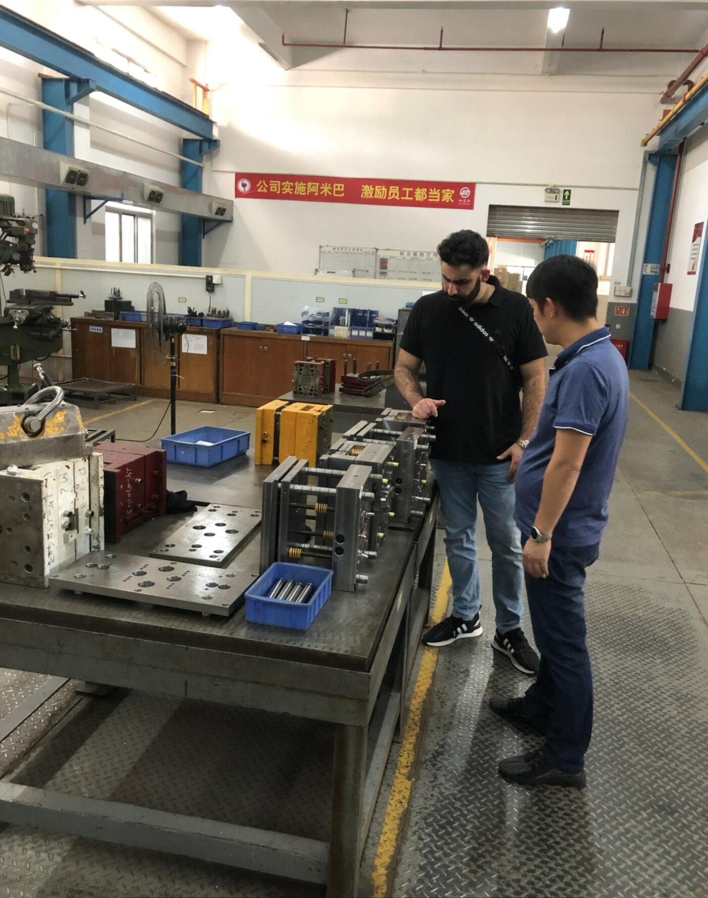 Visite de projet de fabrication — photographie réelle