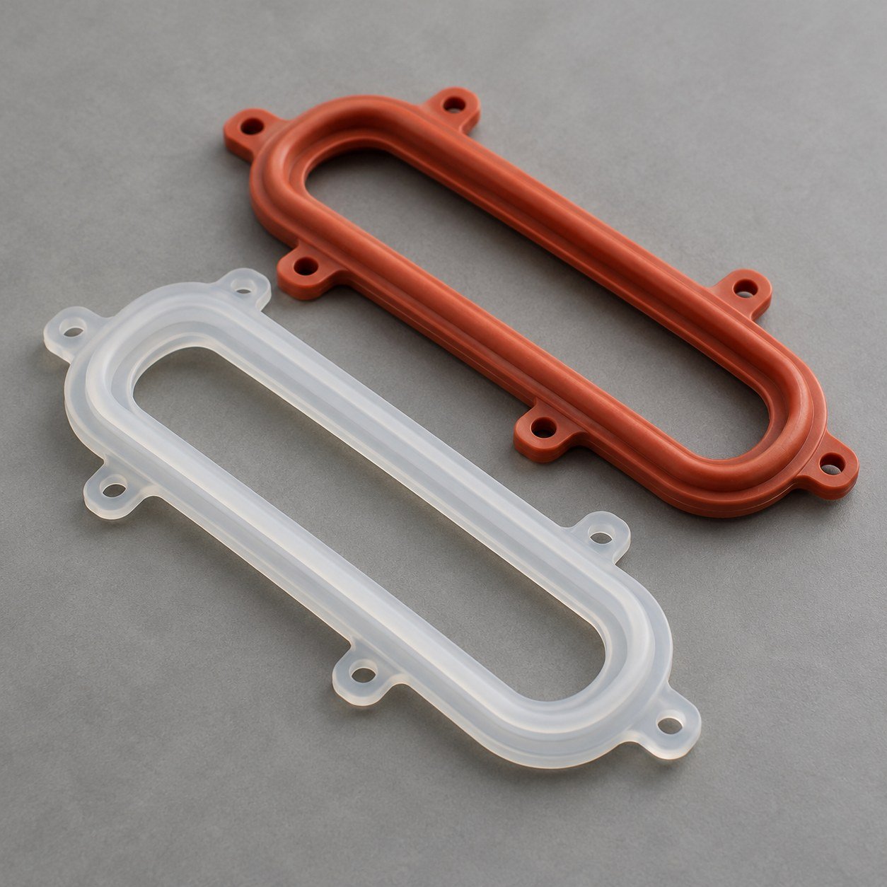 Tenuta silicone stampata e geometria di accoppiamento illustrative